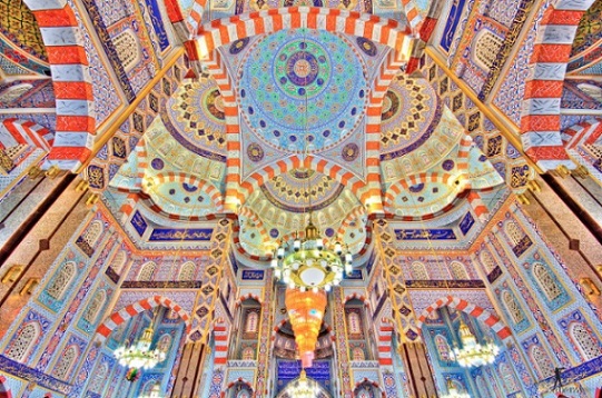 Jalil Khayat Mosque in Iraq: It’s a new mosque that was completed in 2007. The interior walls and ceilings are decorated with colorful Islamic patterns ‘Zakhrafa’, which is a kind of Islamic art painting.