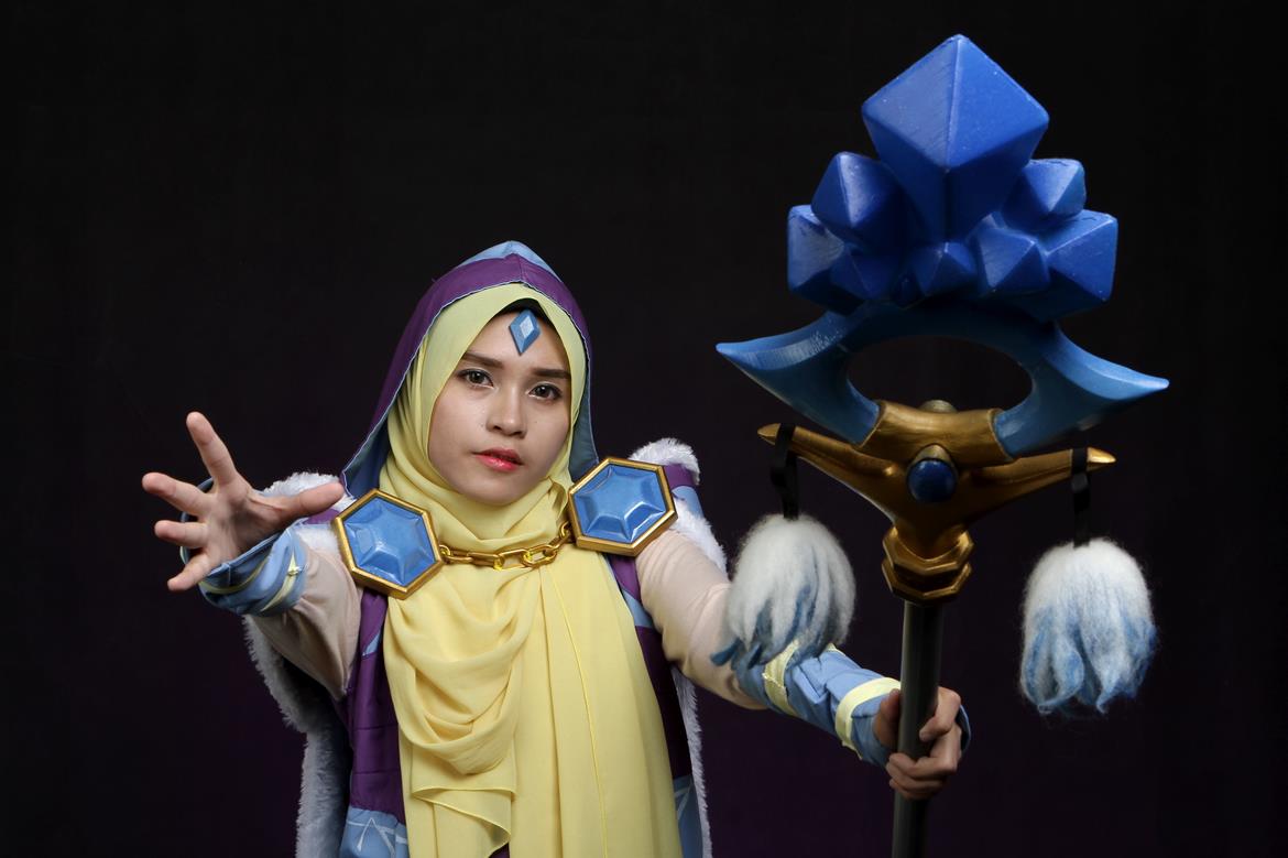 Muslim Cosplayer Works Hijab into Outfits - About Islam