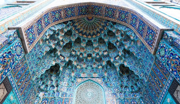 Saint Petersburg Mosque: The portals of this Russian mosque as well as the two minarets are covered with gorgeous blue mosaic ceramics and mesmerizing geometric patterns.