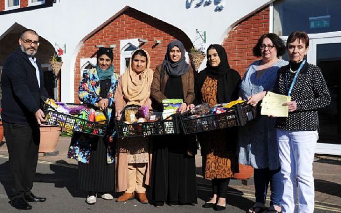 UK Mosque Launches Foodbank for Needy