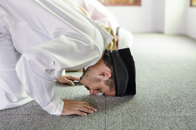 Can We Pray Behind an Imam from a Different Juristic School?