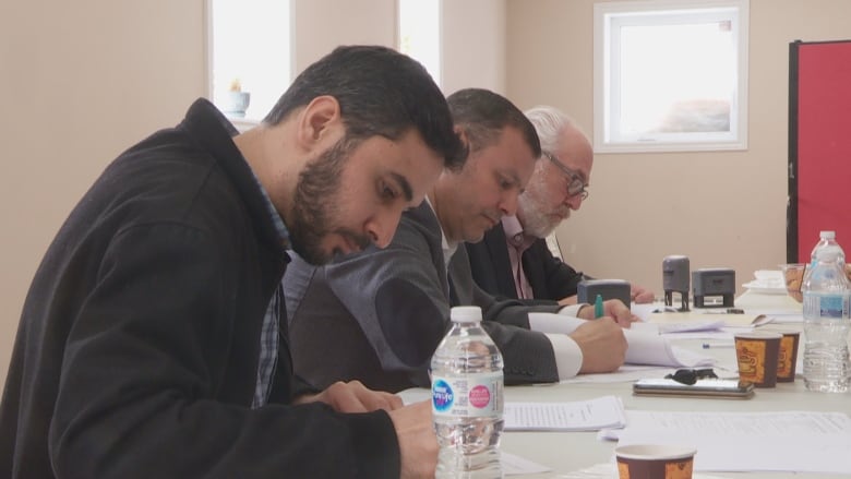 Charlottetown Muslims Offer Refugees Help to Draw Wills - About Islam