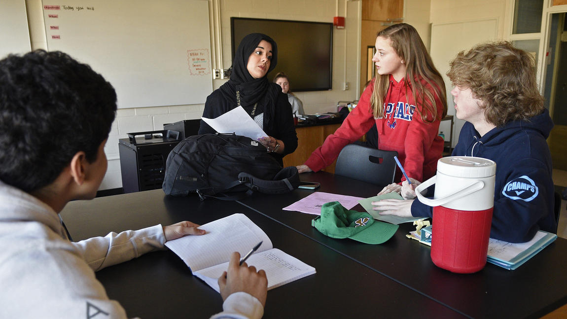 Young Muslim Teacher Wins Maryland Students Hearts - About Islam