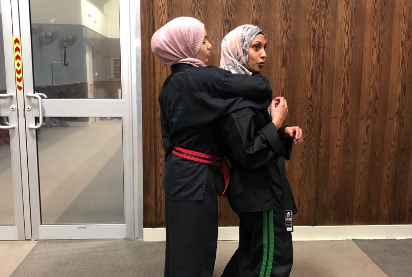 Jaseena DaCosta demonstrates a self-defence move.
Maham Abedi/Global News