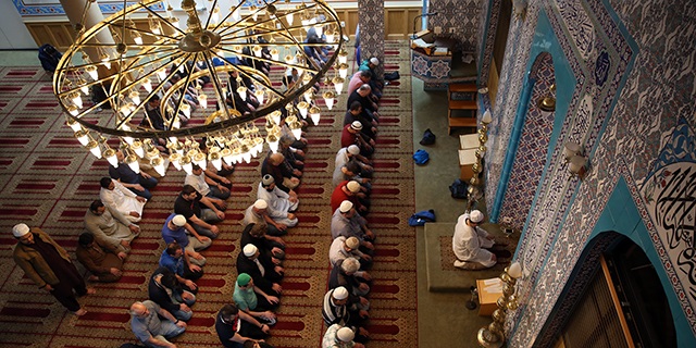 Excited British Muslims Welcome Ramadan - About Islam