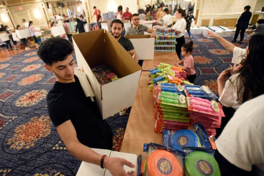 With Dearborn Volunteers' Gifts, 'All Kids Will Have `Eid Joy' - About Islam