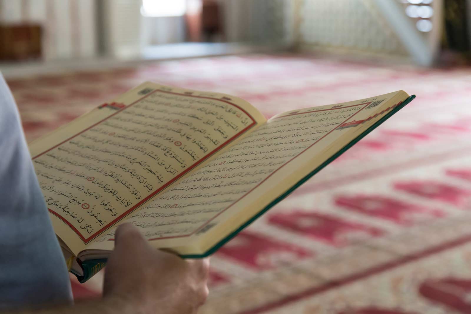 No Mosque Near Where I Live: How to Pray Friday Prayer?