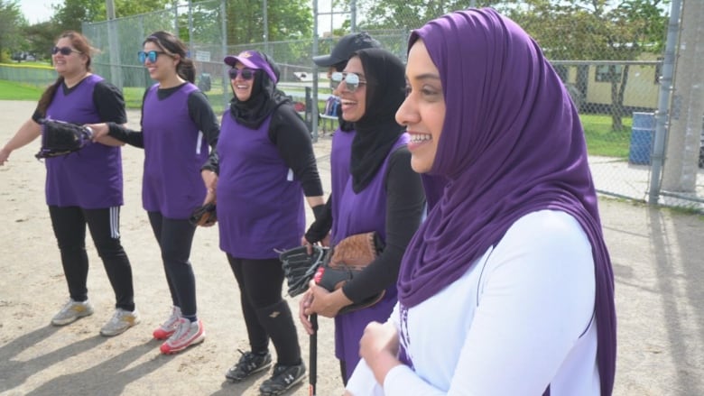 Toronto Muslim Women Play Softball, Break Barriers - About Islam