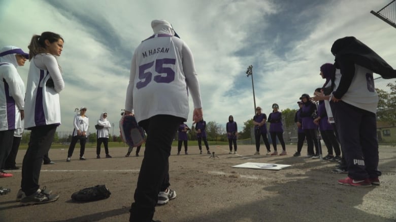 Toronto Muslim Women Play Softball, Break Barriers - About Islam