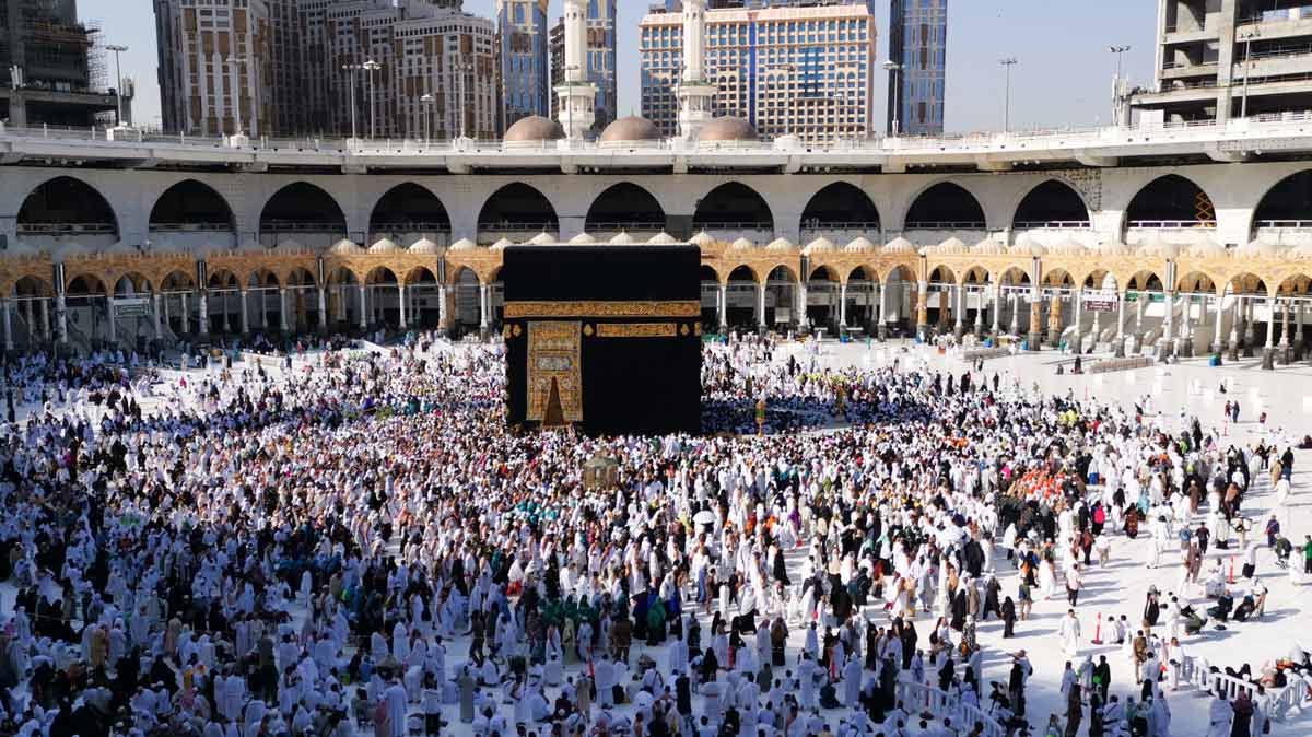 Muslims making tawaf