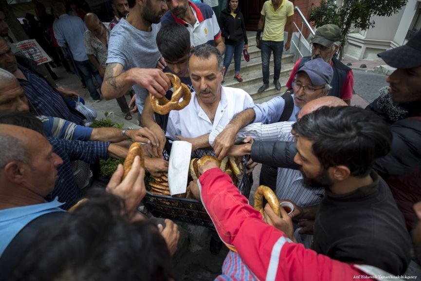 Istanbul Mosque Offers Shelter, Food & Shower to Homeless - About Islam