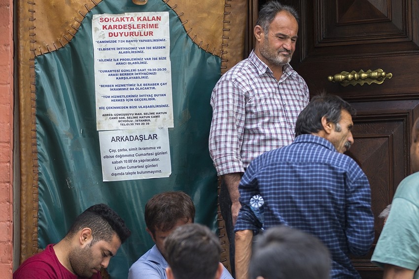 Istanbul Mosque Offers Shelter, Food & Shower to Homeless - About Islam