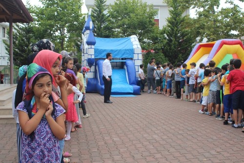 Play and Pray: Here is How Imam Drew Children to Mosque - About Islam