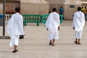 pilgrims wearing ihram