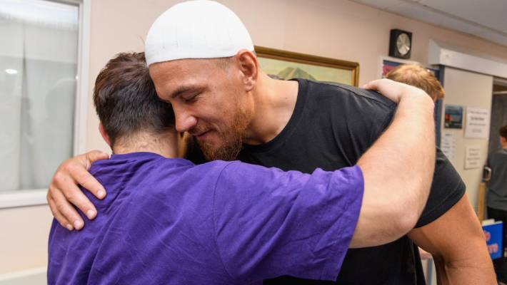Aussie Muslim Footballer Pays Emotional Visit to Christchurch Survivors - About Islam