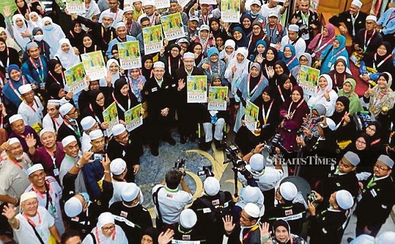 Malaysian Hajj Pilgrims Set Example on Cleanliness