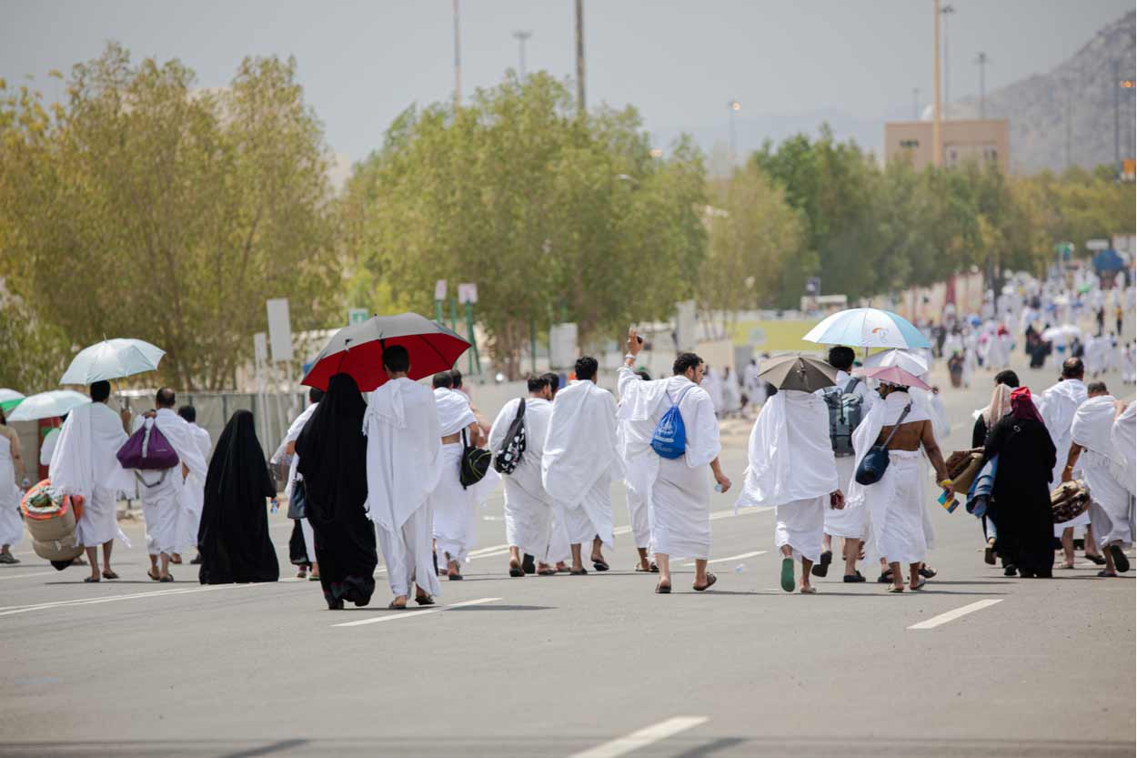Etiquette for Welcoming Returning Pilgrims: What Is Proper?