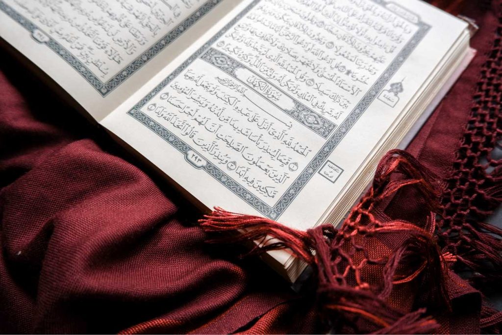 Mushaf showing surat al-kahf-Best Time to Recite Surat al-Kahf on Friday