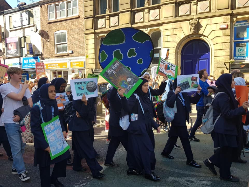 Manchester Muslim Girls School Gets Praise from Local Shop Manager