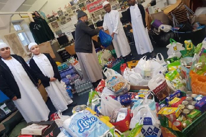 Dewsbury Mosques Unite to Help Local Food Bank - About Islam