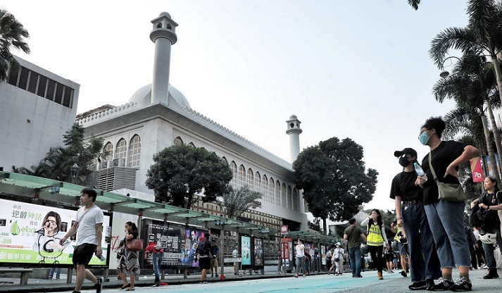 Hongkongers Volunteer to Clean Mosque Hit with Blue Dye Water - About Islam