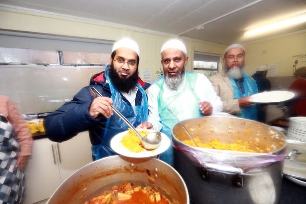 Islamic School Volunteers Distribute Meals to West End Food Bank - About Islam