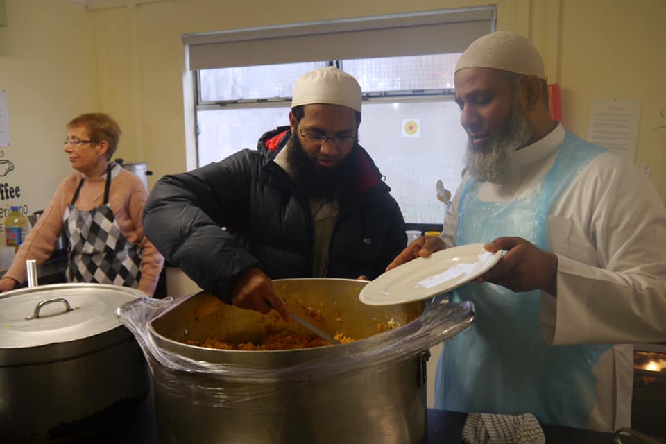 Islamic School Volunteers Distribute Meals to West End Food Bank - About Islam