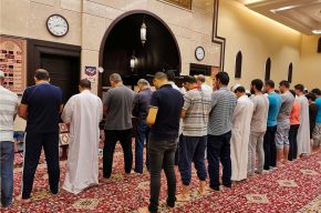 Imam Without a Beard: Can He Lead the Prayer?