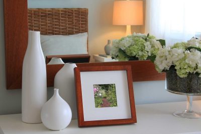 What Is the Proper Way to Display My Framed Wedding Pictures?