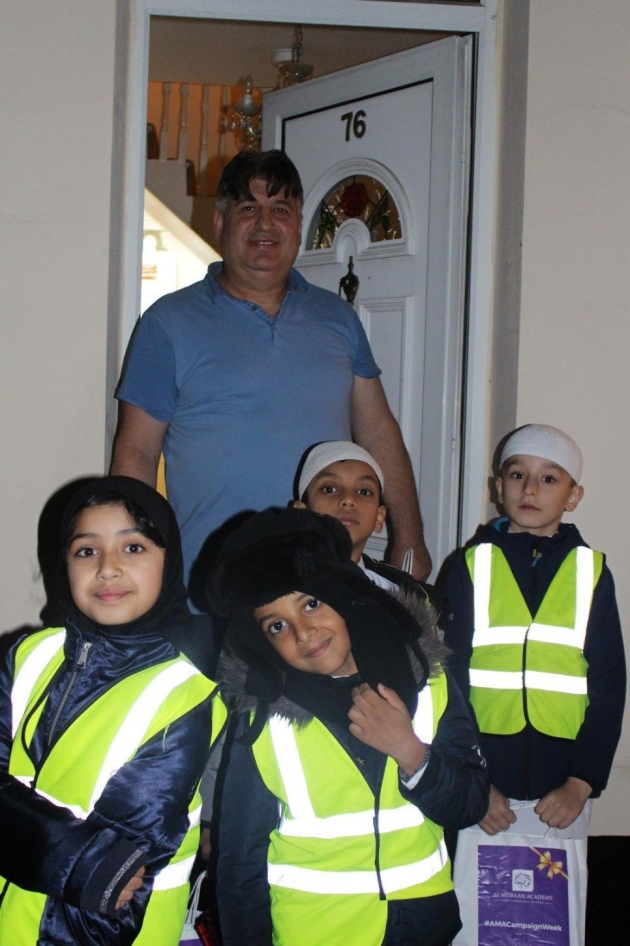 Ilford Muslim Kids Distribute Food Packs to Neighbors - About Islam