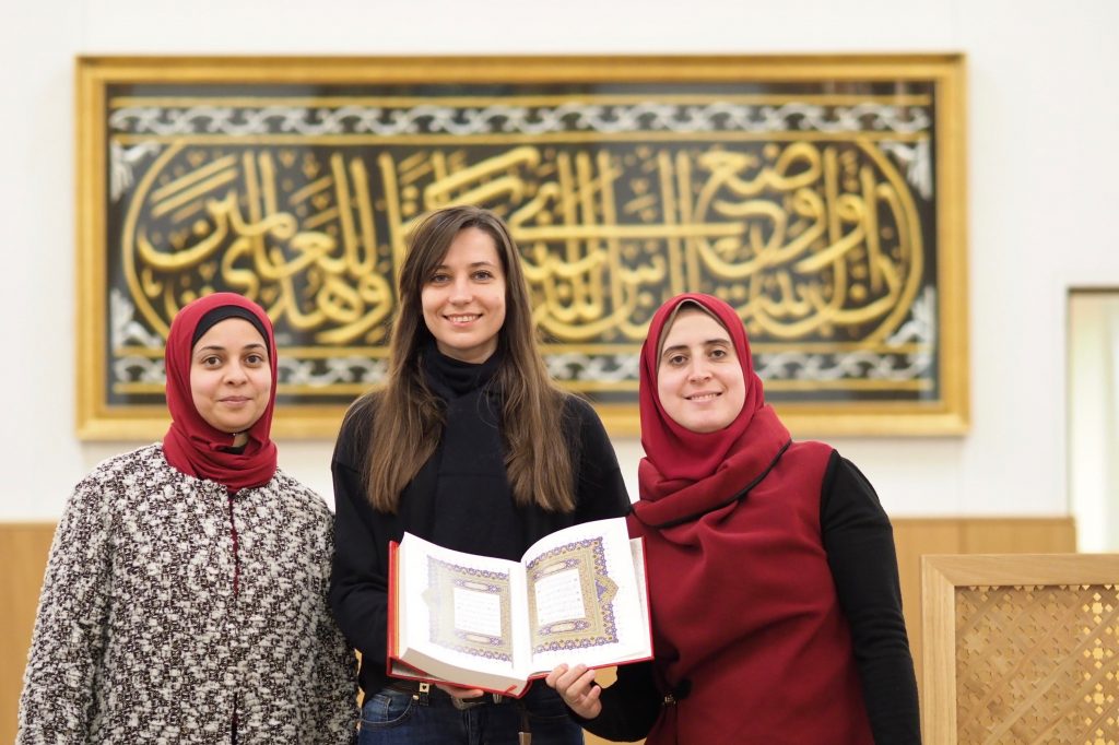 Amal-Tatiana-Hinar-Cambridge-Mosque-Quran-and-Kaba-Cloth