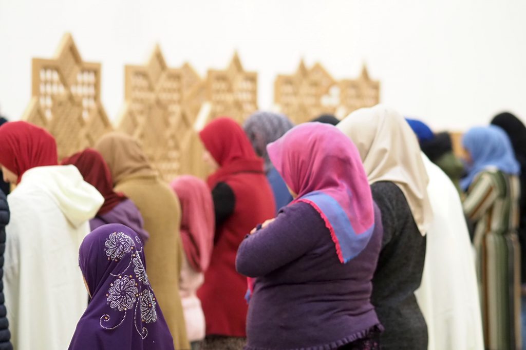 Cambridge-Mosque-Women-Behind-Barrier-Zuhr-Prayers