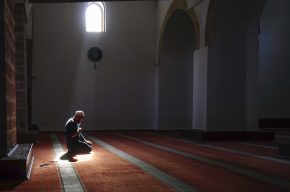 Muslim man praying-Can I Pray Witr After Fajr Adhan