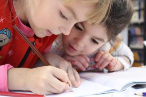 children drawing a picture