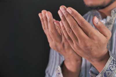 What to Say during the Pause of Friday Sermon?