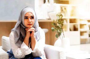 I Feel Dumb & Even My Fiancé Criticizes Me