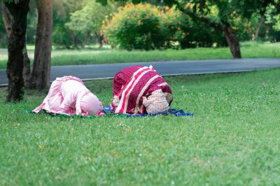 How To Get The Courage to Pray in Public