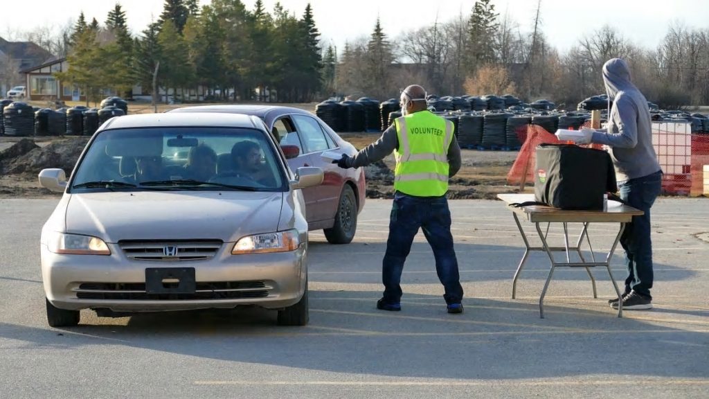 A table was set up in the parking lot outside Winnipeg’s Grand Mosque on Friday, where volunteers gave out iftar meals. (Tyson Koschik/CBC)