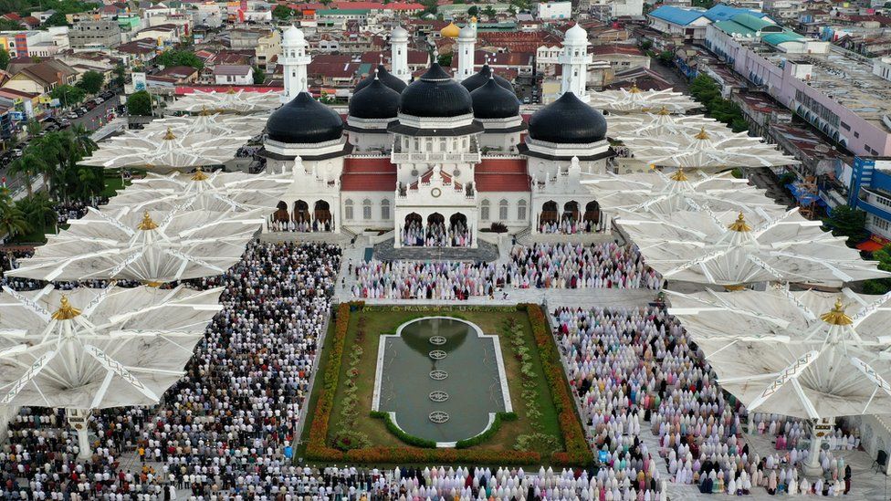 Crowds gathered at this mosque in Banda Aceh, Indonesia