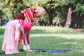 What Is the Best Way to Teach Your Daughter About Her Period in Islam?