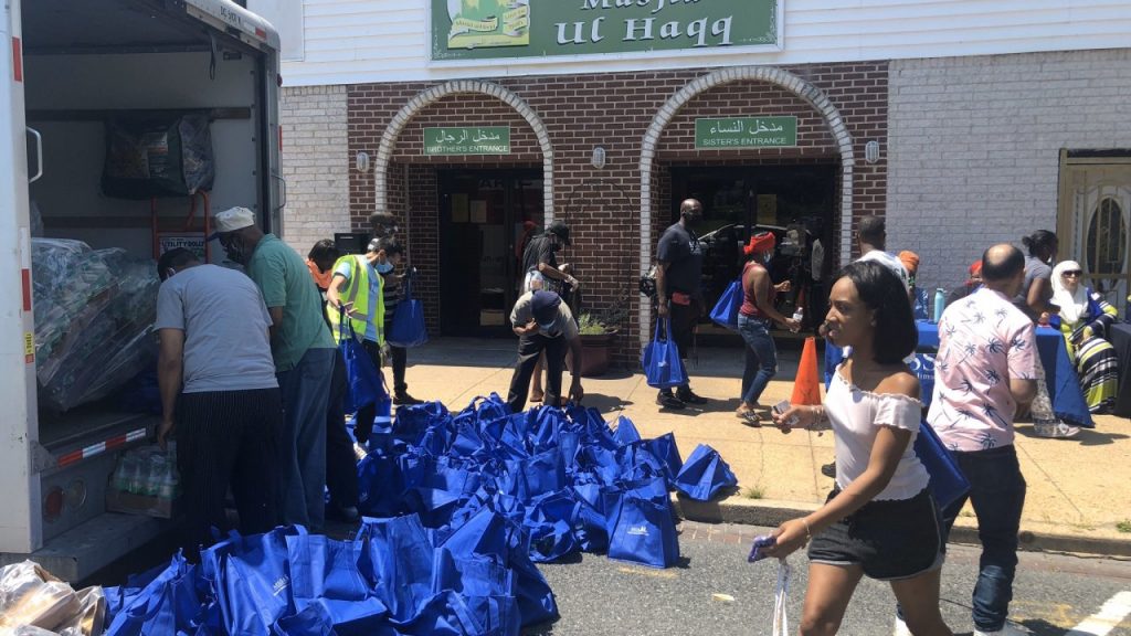 Baltimore Muslims Host Food Drive to Help Hungry Families - About Islam