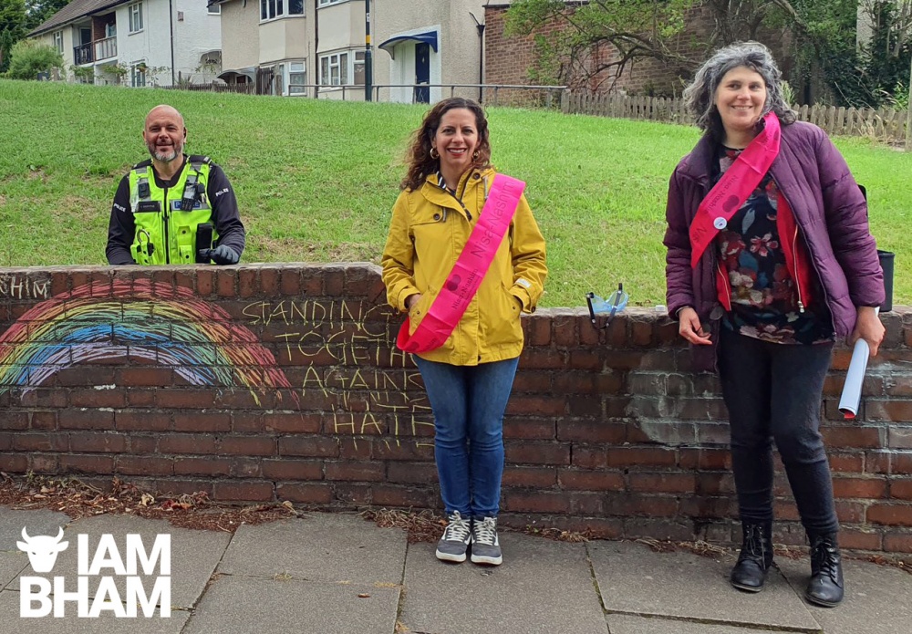 Muslim-and-Jewish-women-paint-over-anti-Semitic-graffiti-in-Birmingham-by-WMP-2b