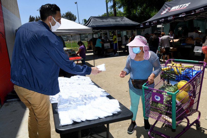 US Muslims Distribute Free Face Masks to Californians - About Islam