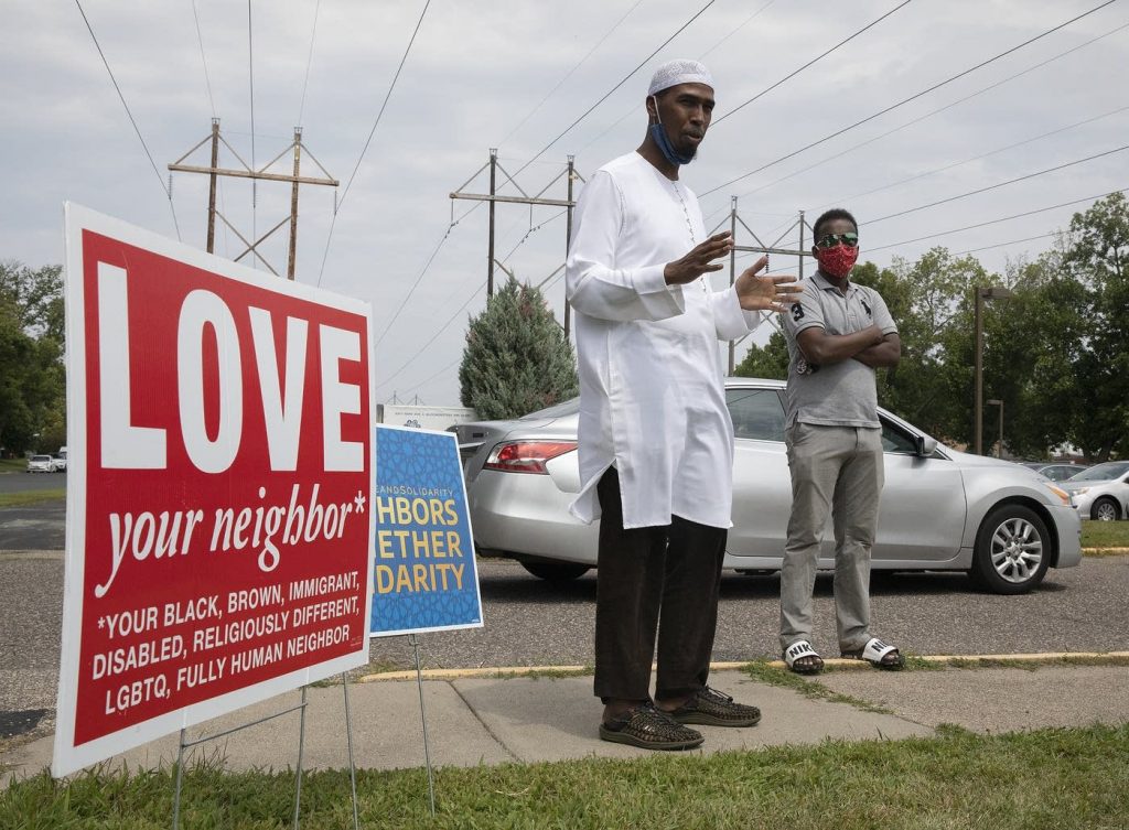 Abdulahi Farah, a lead organizer with the Muslim Coalition of ISAIAH, speaks with a group of allies of the Dar Al Farooq mosque in Bloomington.Christine T. Nguyen | MPR News