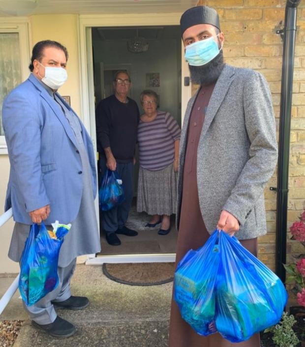 UK Imam Delivers Free Food to Neighbors - About Islam