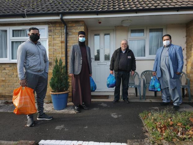 UK Imam Delivers Free Food to Neighbors - About Islam