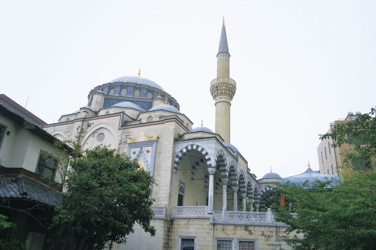 Tokyo Camii (mosque) in Yoyogi, Tokyo. It mosque conducts tours and other activities for the general public from time to time. (photo contributed by Research Associate Hirofumi Okai)