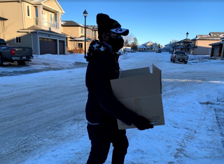 Mosque volunteers helping community during COVID-19