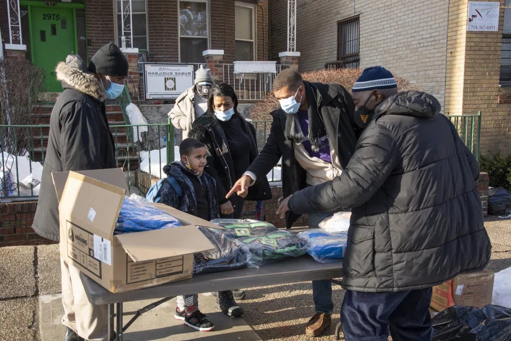 New York Mosque Organizes Free Coat Drive - About Islam
