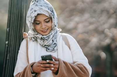 Daughter mobile Ramadan